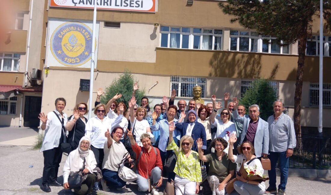 Çankırı Lisesi 1980 yılı mezunları buluştu Çankırı Lisesi’nden 1980 yılında mezun olan yaklaşık 30 kişi 45