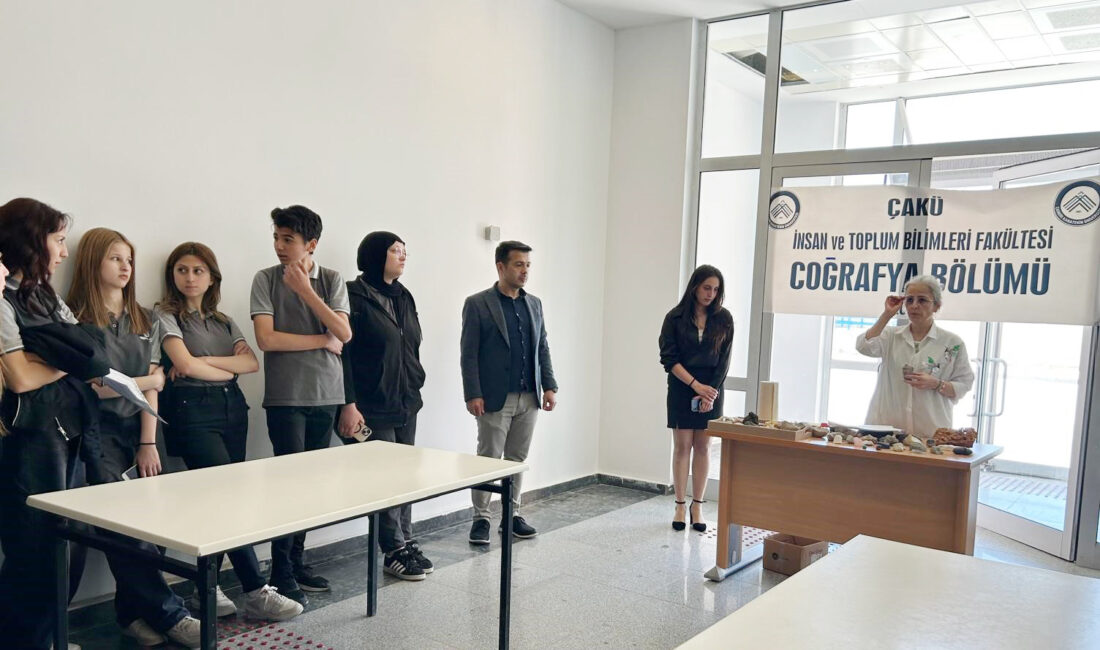 Öğrencilere, yer şekillerinin oluşumunda etkili olan kayaç yapıları anlatıldı Nevzat Ayaz Sosyal Bilimler Lisesi ve Çankırı Karatekin Üniversitesi (ÇAKÜ)