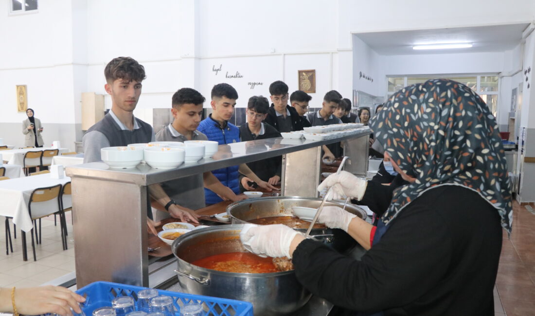 Çankırı’daki lise öğrencileri Türkiye’nin lezzetlerini pansiyonlarında tadıyor - Nevzat Ayaz Sosyal Bilimler Lisesi'nde uygulanan projeyle her ay