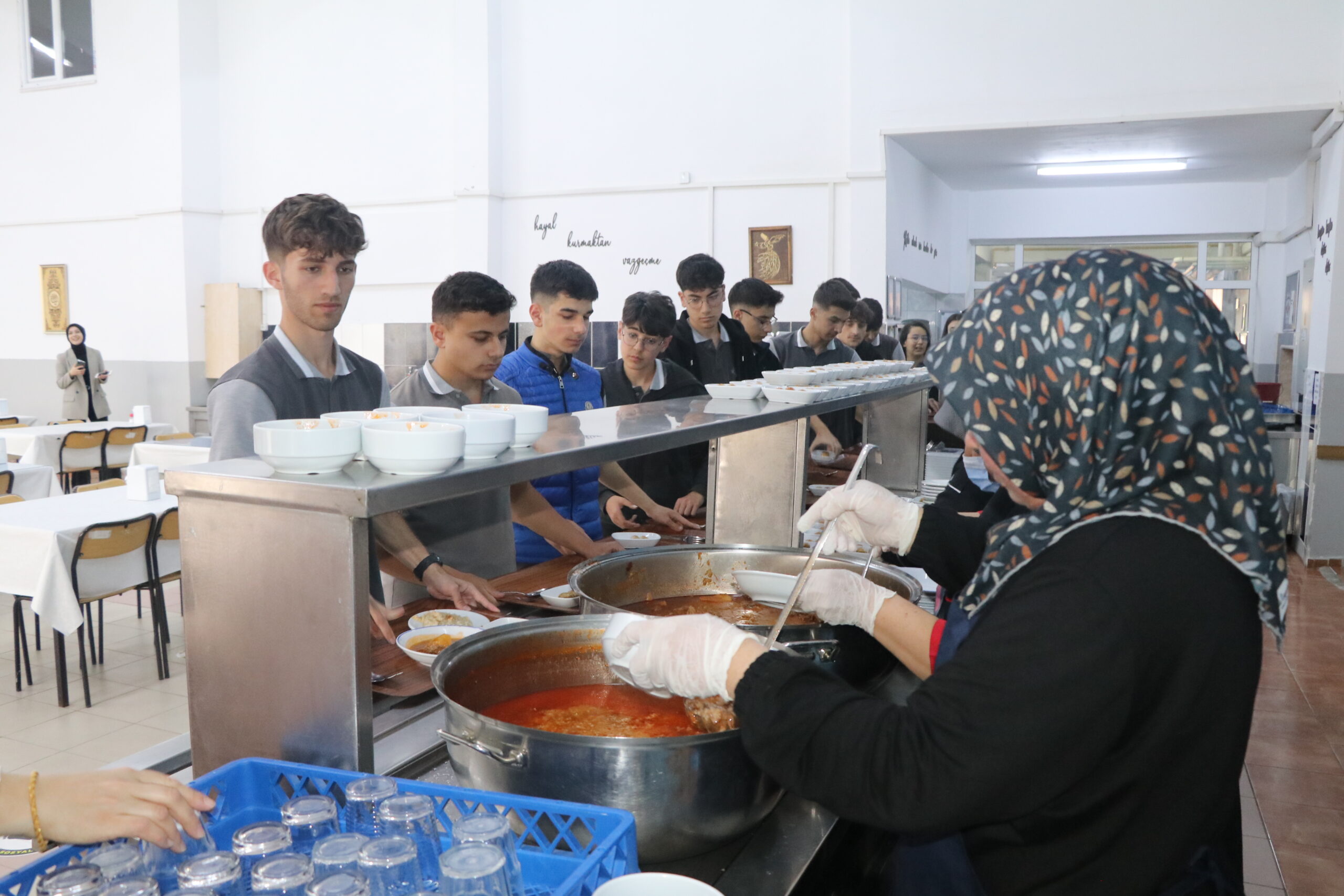 - Nevzat Ayaz Sosyal Bilimler Lisesi'nde uygulanan projeyle her ay