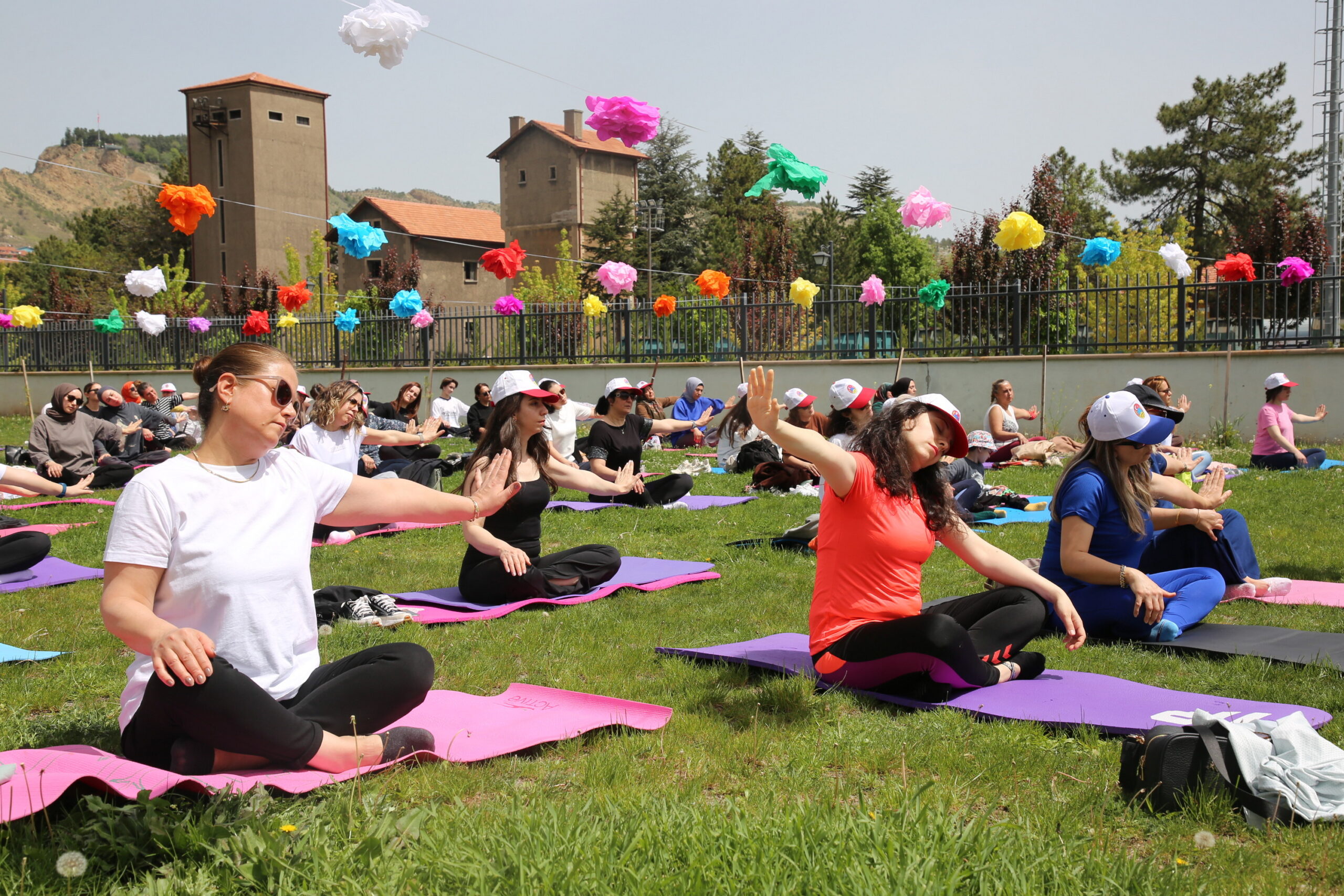 Çankırı Belediyesinin geleneksel hale getirdiği “Anneler Günü Açık Hava Yoga