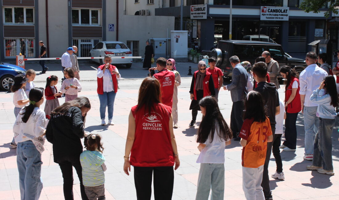 Çocuklar “Sokak Oyunları” ile doyasıya eğlendi Gençlik Hizmetleri Genel Müdürlüğü koordinesinde, 15-21 Mayıs tarihleri arasında yurt