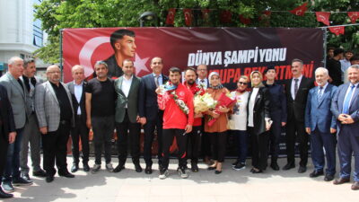 Peru’da yapılan Halter Yıldızlar ve Gençler Dünya Şampiyonası’nda altın madalya