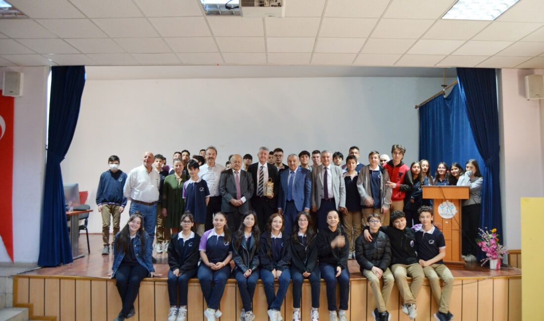 Prof. Dr. Mustafa Başbuğ Öğrencilerle Bir Araya Geldi Çankırı Lisesi, geleneksel hale getirdiği Kariyer Günleri etkinlikleri
