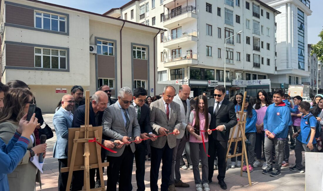 &nbsp; &nbsp; İsmet İnönü  Ortaokulu    öğrencileri hünerlerini  “Teknoloji,  Görsel ve