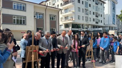 &nbsp; &nbsp; İsmet İnönü  Ortaokulu    öğrencileri hünerlerini  “Teknoloji,  Görsel ve