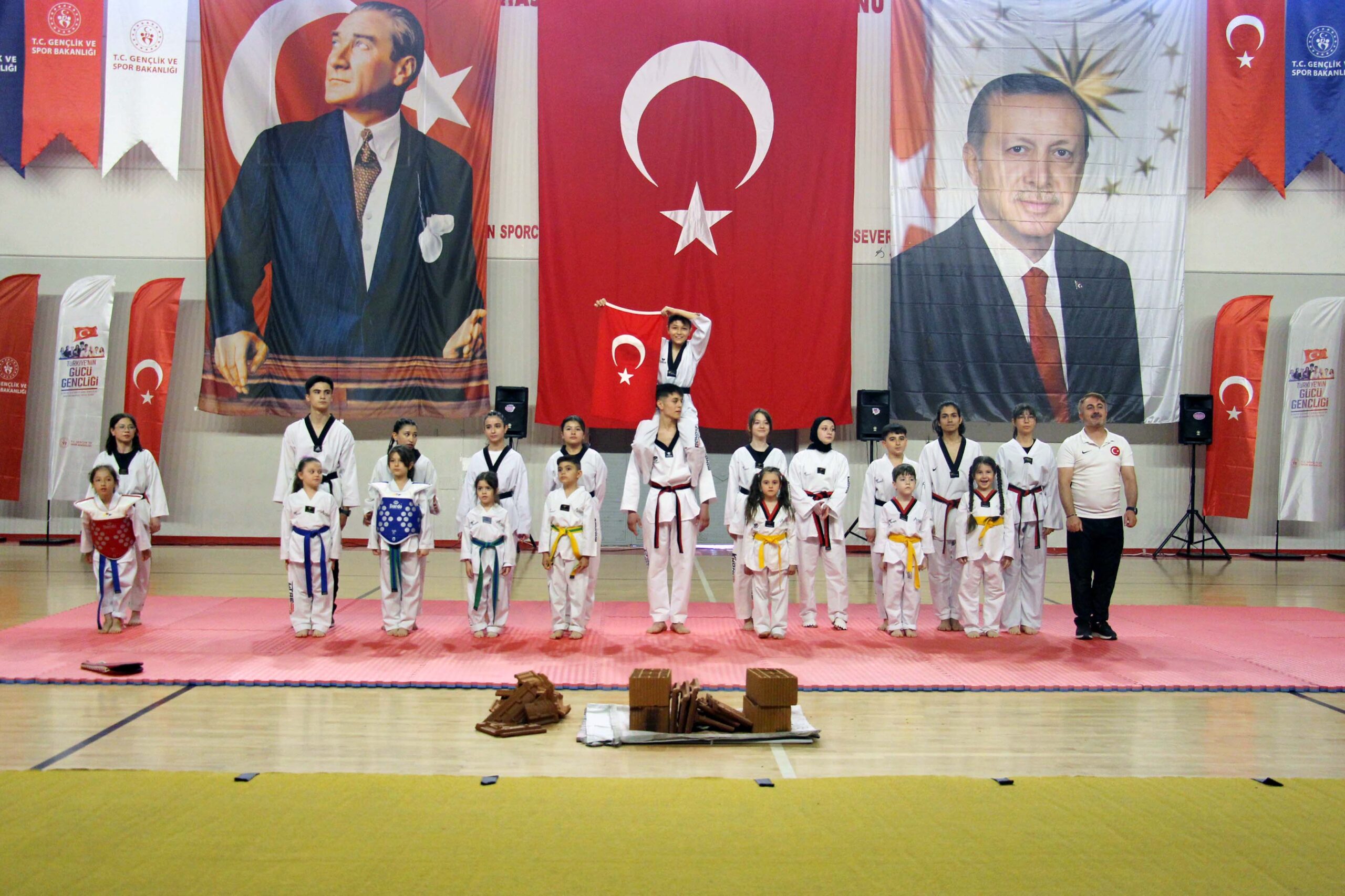 Gazi Mustafa Kemal Atatürk’ün 19 Mayıs 1919’da Samsun’a çıkarak yaktığı