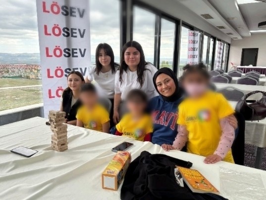 ÇAKÜ’lü öğrenciler, LÖSEV Köyü’ndeki çocukları sevindirdi Çankırı Karatekin Üniversitesi Eldivan Sağlık Hizmetleri MYO Çocuk Gelişimi Bölümü