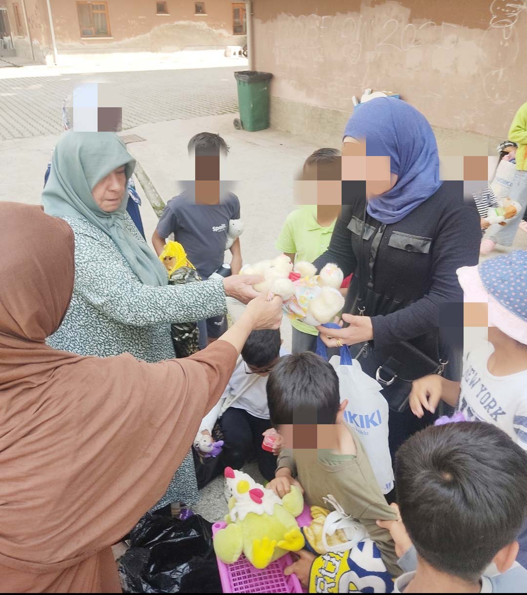 TÜGŞAV Çankırı şubesi Kadın Kolları Başkanı Dudu Sevindim, ihtiyaç sahibi
