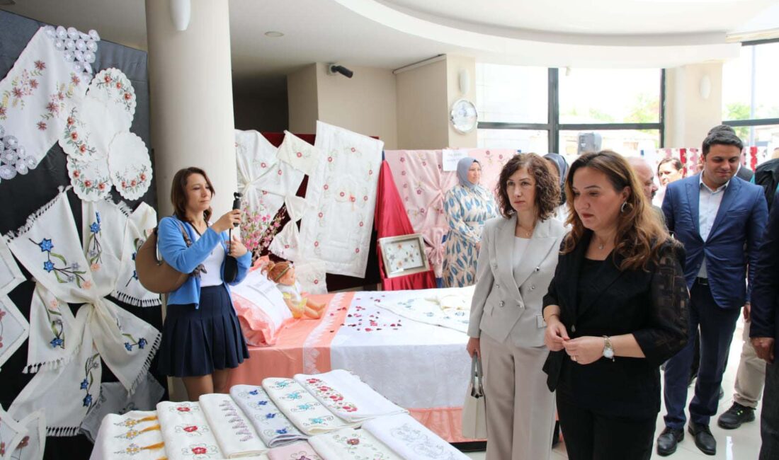 Esen’den Kadınlara Çağrı: “Ürünleri Sandıklardan Çıkarın Dünyaya Satın” Çankırı Belediyesi Esentepe Kültür Merkezi üye ve kursiyerlerinin “Marifetli Eller”
