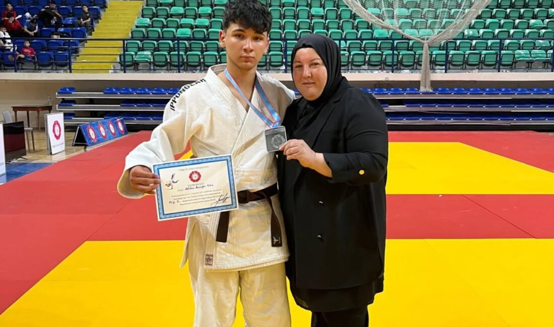 Haktan Armağan Türkiye 2’ncisi oldu Türkiye Judo Federasyonu tarafından düzenlenen Spor Toto Yıldızlar Türkiye Şampiyonası,