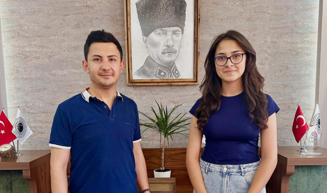 Atatürk portresi makama asıldı Çankırı Selahattin İnal Güzel Sanatlar Lisesi öğrencisi Şevval Ayhan’ın, düzenlenen