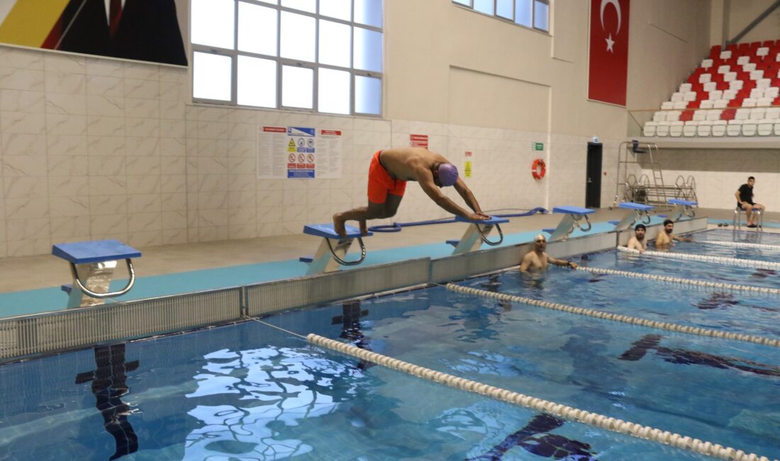 Çankırı’nın yıllardır, hasretle beklediği yüzme havuzu nihayet açıldı.  Gençlik ve