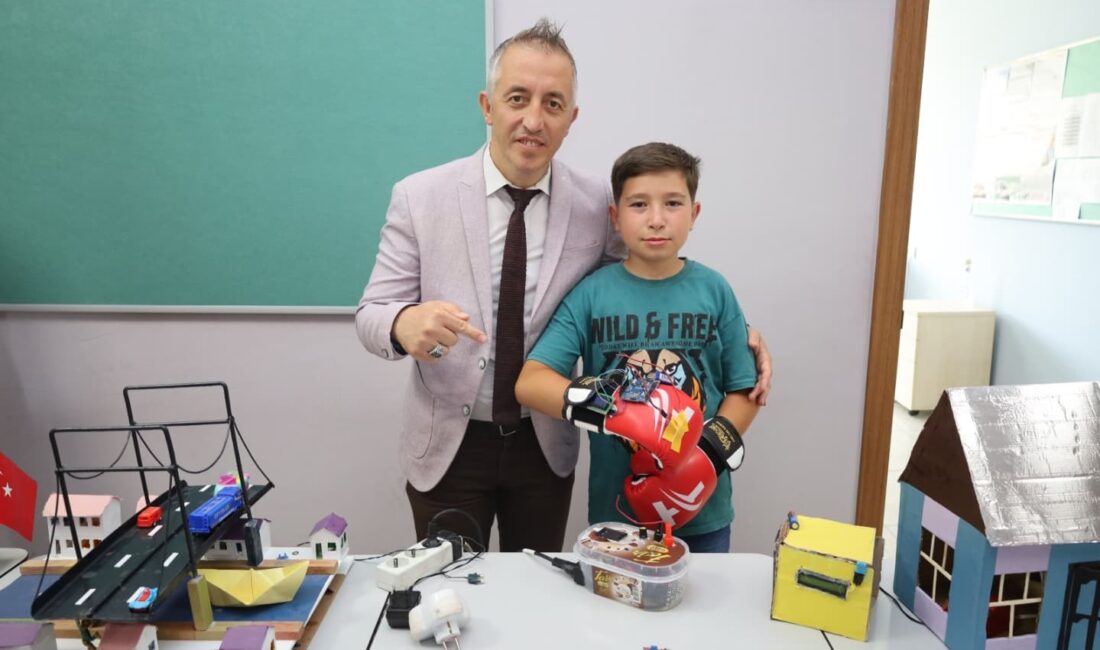 Genç sporcu Canbaz’dan önemli buluş Çankırı’nın Orta ilçesinde yaşayan Yusuf Mert Canbaz, “Boks Yumruk Sayar”