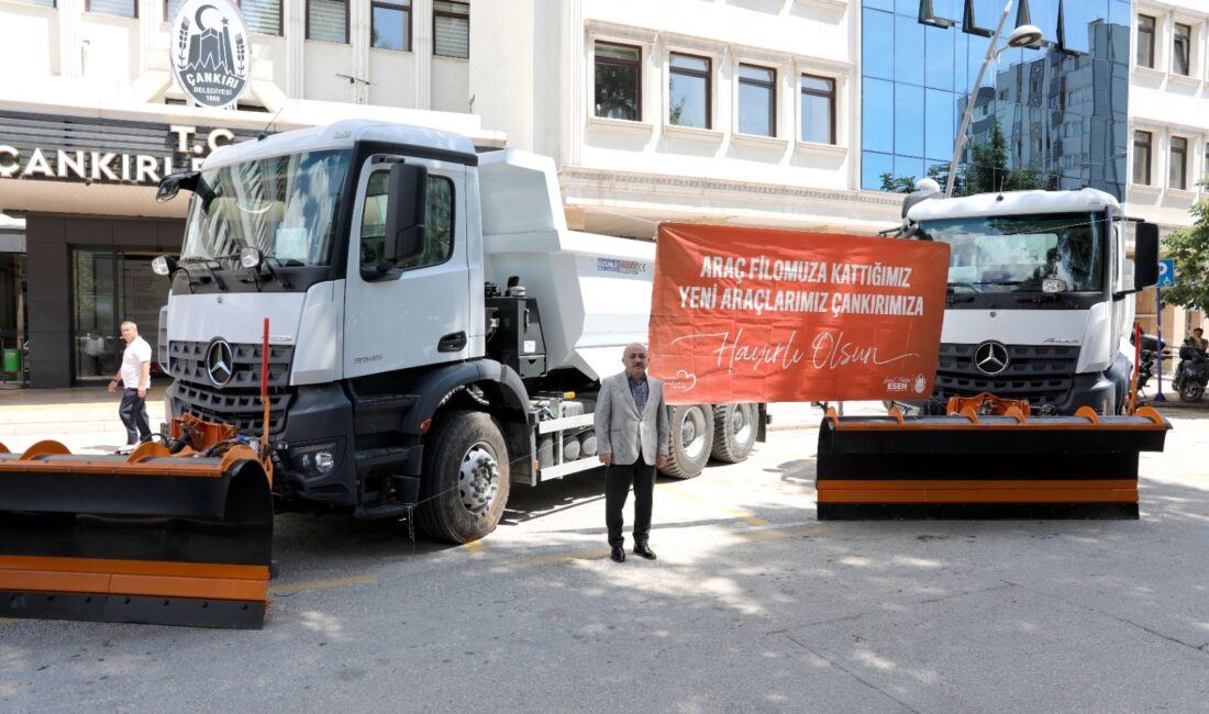 Belediye araç almaya devam ediyor Çankırı Belediyesi araç filosuna iki yeni araç alındı. Belediye hizmet