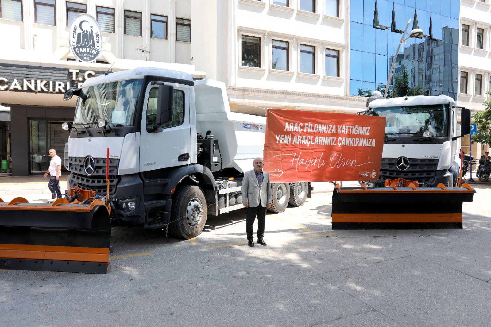 Çankırı Belediyesi araç filosuna iki yeni araç alındı. Belediye hizmet