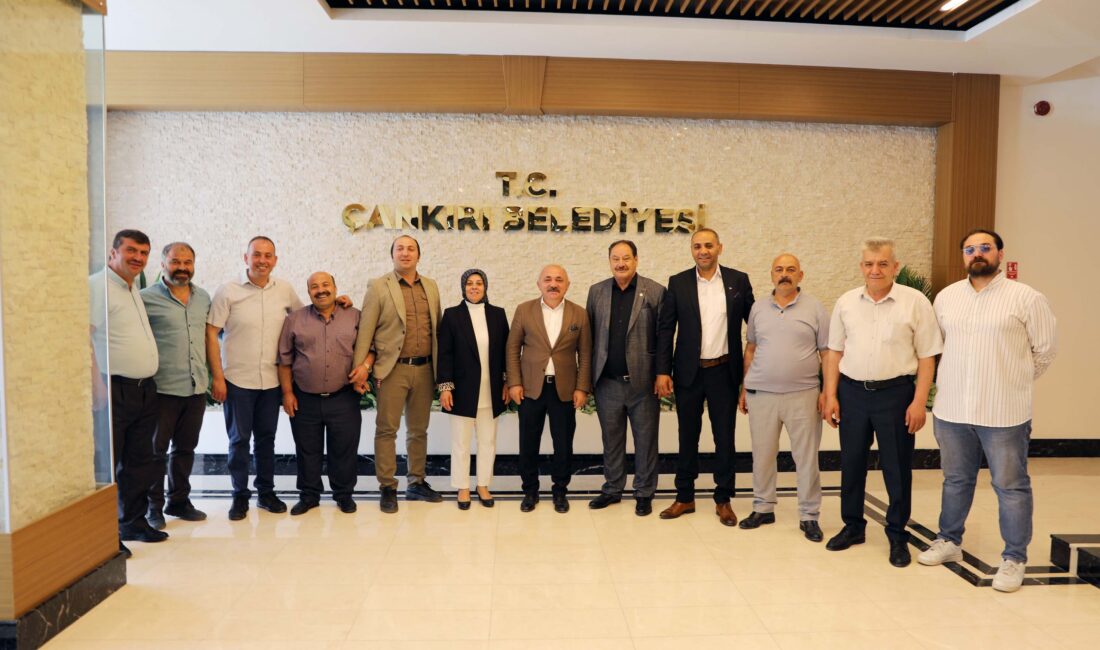 Muhtarlardan Başkan Esen’e bayram ziyareti Çankırı merkez mahalle muhtarları Belediye Başkanı İsmail Hakkı Esen’i makamında