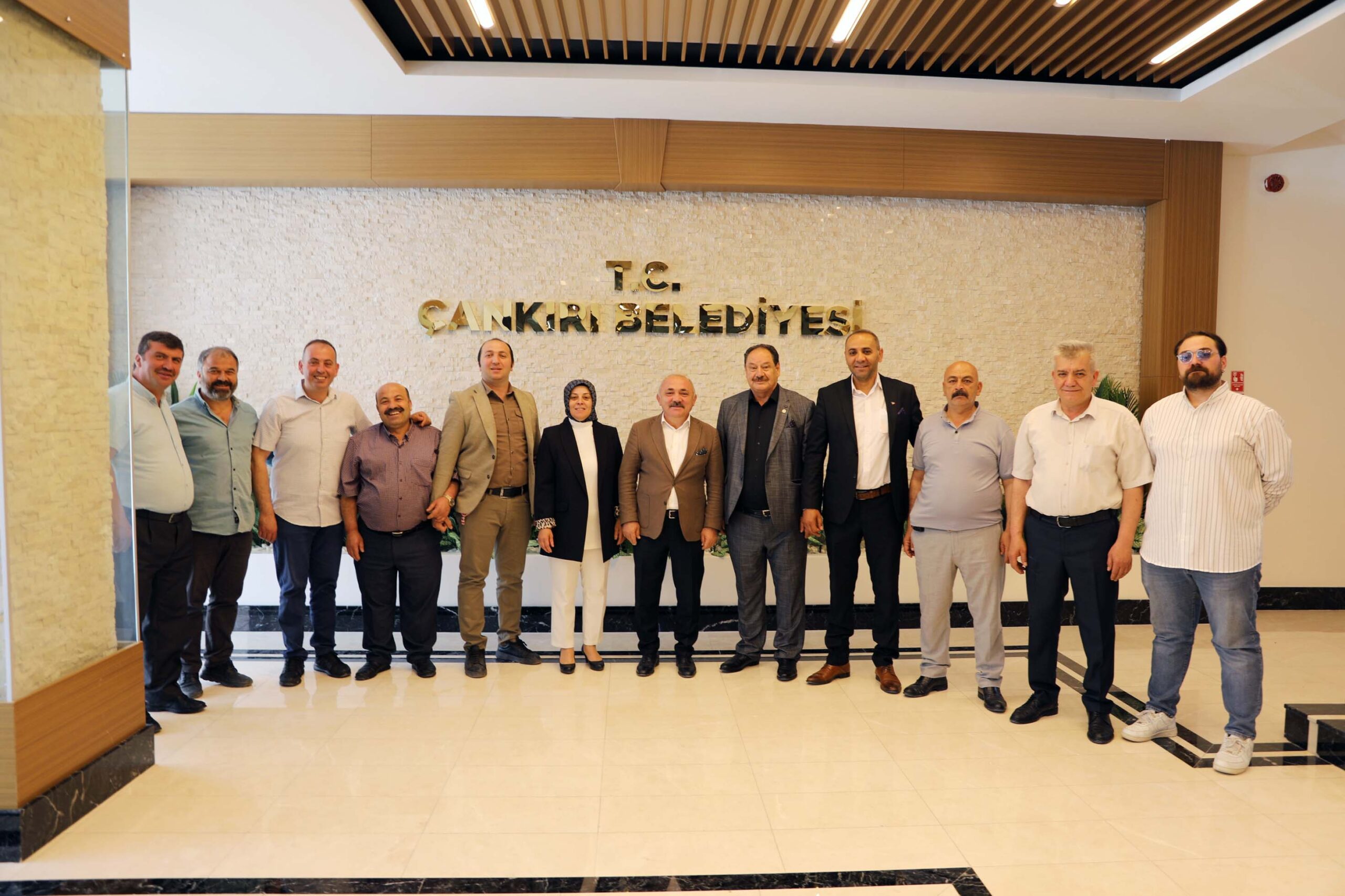Çankırı merkez mahalle muhtarları Belediye Başkanı İsmail Hakkı Esen’i makamında