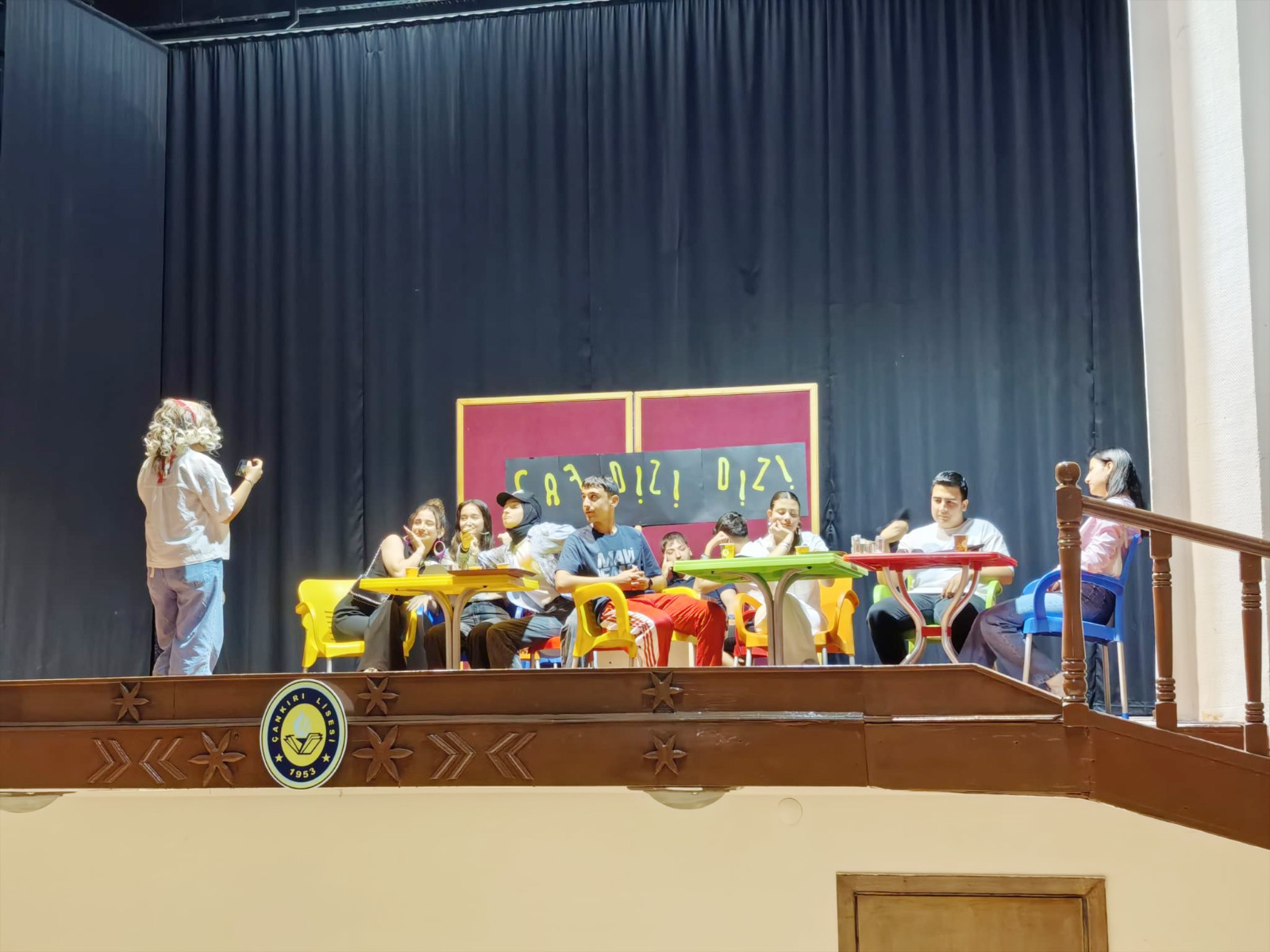 Çankırı Lisesi tiyatro grubu tarafından sahnelenen “Ben Ben Değilim” adlı