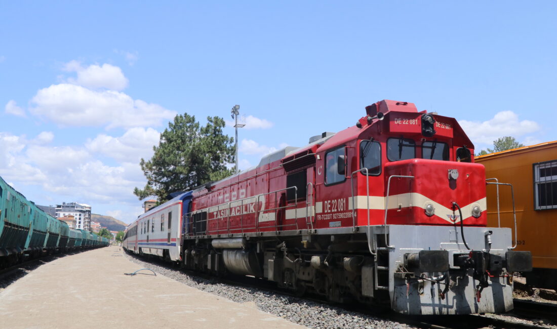 Turistik Karaelmas Ekspresi, Çankırı’ya geldi Ankara’dan yola çıkan Turistik Karaelmas Ekspresi, Zonguldak ziyaretinin ardından geçtiği