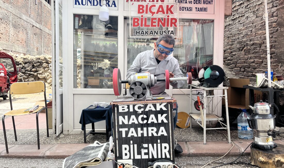 Kurban Bayramı yaklaşılırken Çankırı’da bıçak bileme hizmeti veren esnaflarda yoğunluk yaşanıyor.