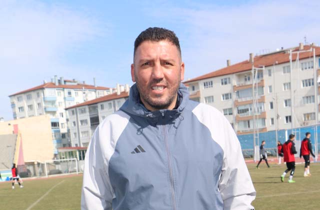 Gezer, “Sizlerin varlığı, bu kulübün en büyük gücüdür” Çankırı FK teknik direktörü Sertaç Gezer, görevinden ayrıldı. Görevi süresince