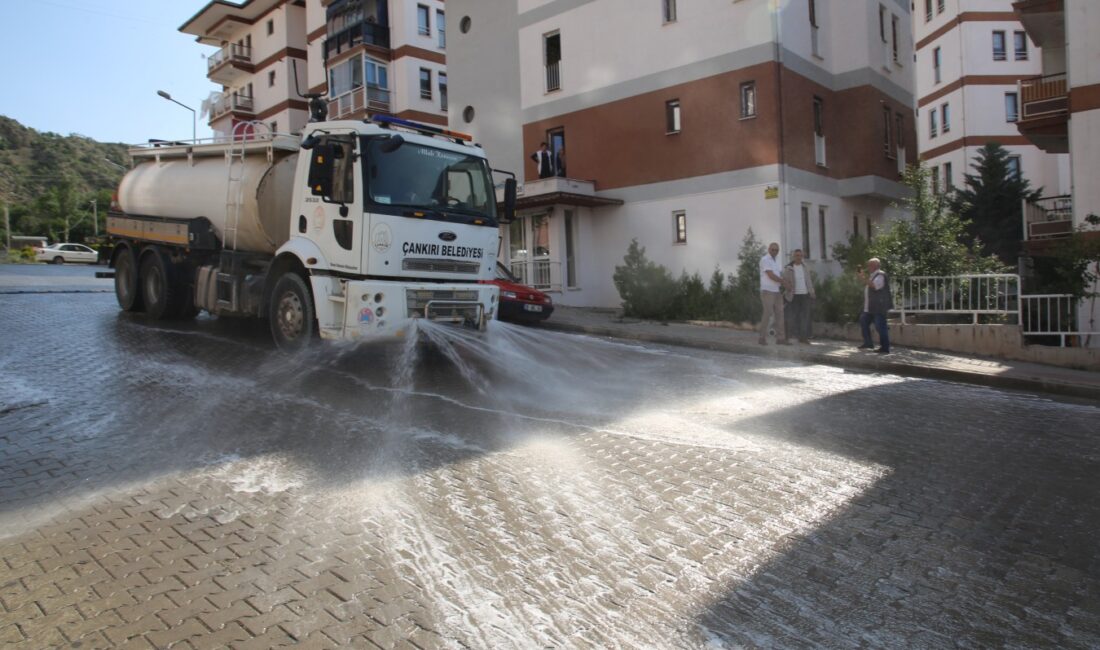 Bayram öncesi yapılan temizlik bayramda da yapılsa Bayram öncesi bazı cadde ve sokaklarda yapılan temizlik bayram sonrasında