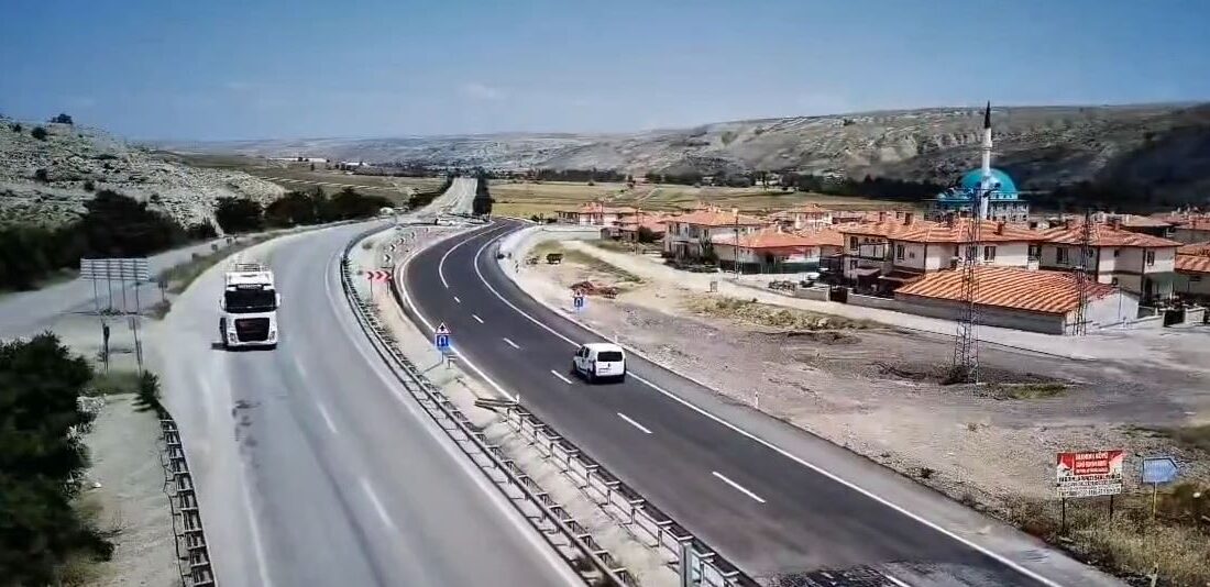 Çankırı Ankara kara yolu İnandık köyü önünde yeni yapılan kavşak