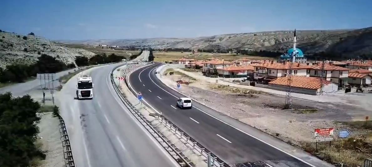Çankırı Ankara kara yolu İnandık köyü önünde yeni yapılan kavşak