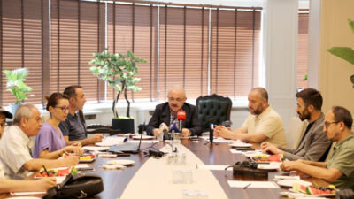 Basın mensupları ile bir araya gelen Belediye Başkanı İsmail Hakkı