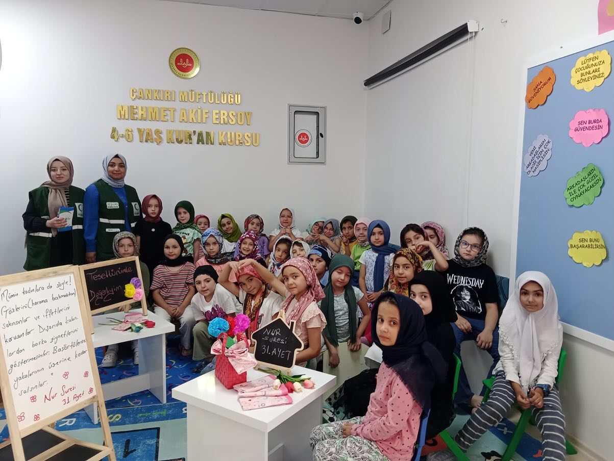 Çankırı Yeşilay Şubesi teknoloji bağımlılığı konusunda bilgilendirme ve tanıtım programlarını