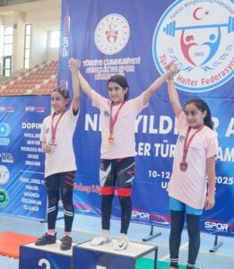 Damla Yalçın, minikler halter şampiyonasında Türkiye 1. Oldu. Türkiye Halter