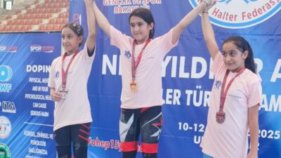 Damla Yalçın, minikler halter şampiyonasında Türkiye 1. Oldu. Türkiye Halter