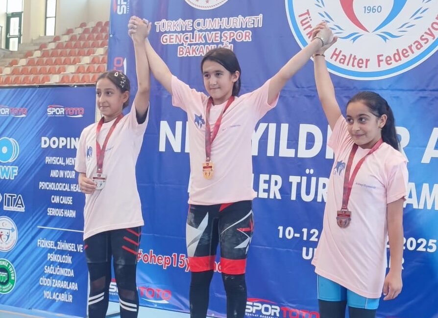 Damla Yalçın, minikler halter şampiyonasında Türkiye 1. Oldu. Türkiye Halter