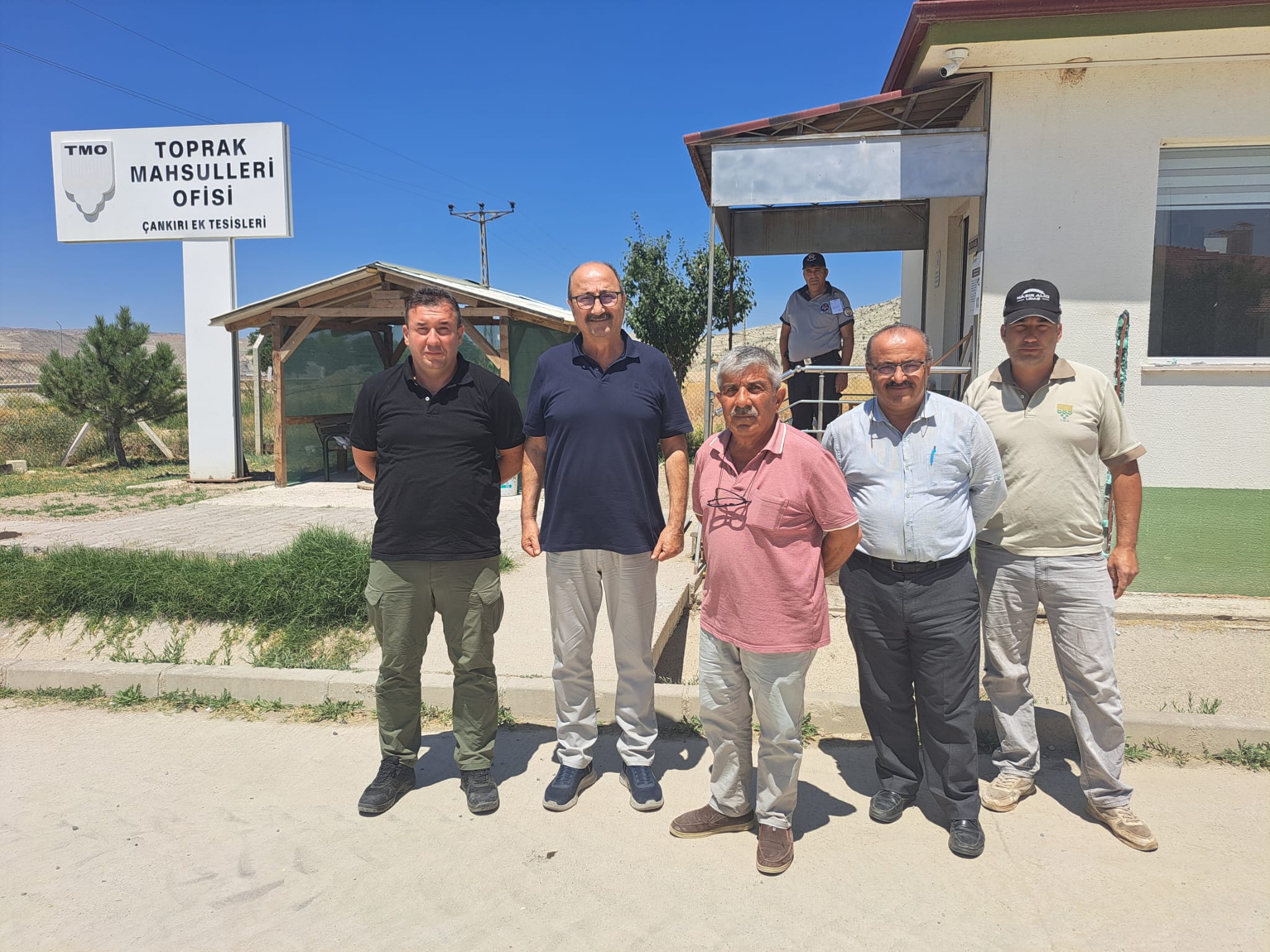 Çankırı Ziraat Odası Toprak Mahsulleri Ofisini ve hasat yapan çiftçileri