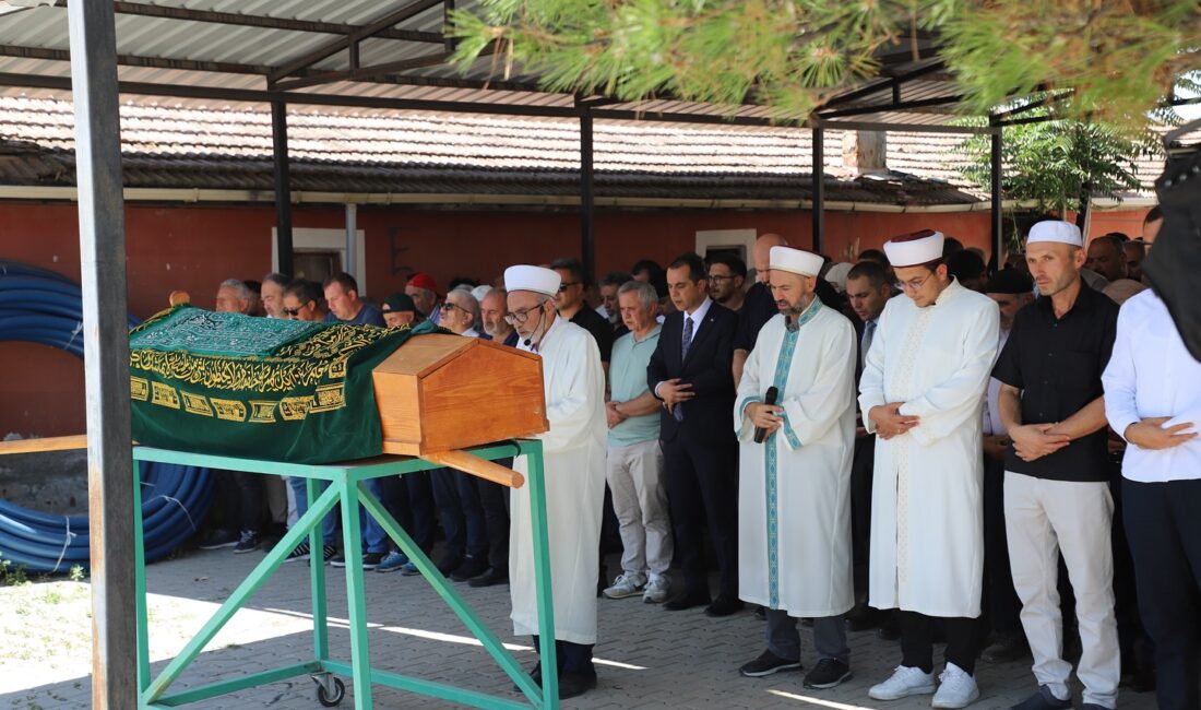 Eski Belediye Başkanı Türk, vefat etti Çankırı’nın Kızılırmak ilçesinde 1994-1999 yılları arasında belediye başkanlığı görevinde bulunan Ali