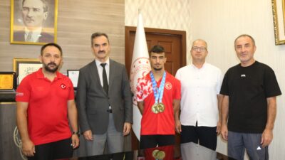 İspanya’nın Madrid kentinde düzenlenen Yıldızlar Avrupa Halter Şampiyonası’nda Avrupa şampiyonu
