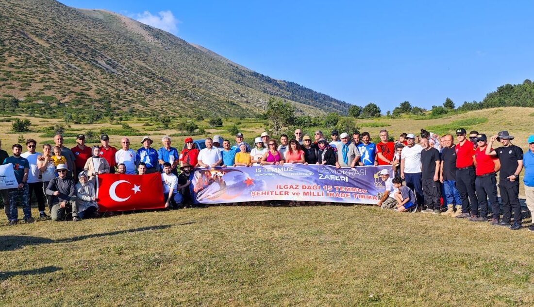 Demokrasi ve Milli Birlik Günü Ilgazdağı Zirve Tırmanışı yapıldı Çankırı Valiliği ve Çankırı Dağcılık Spor Kulübü tarafından düzenlenen Ilgaz