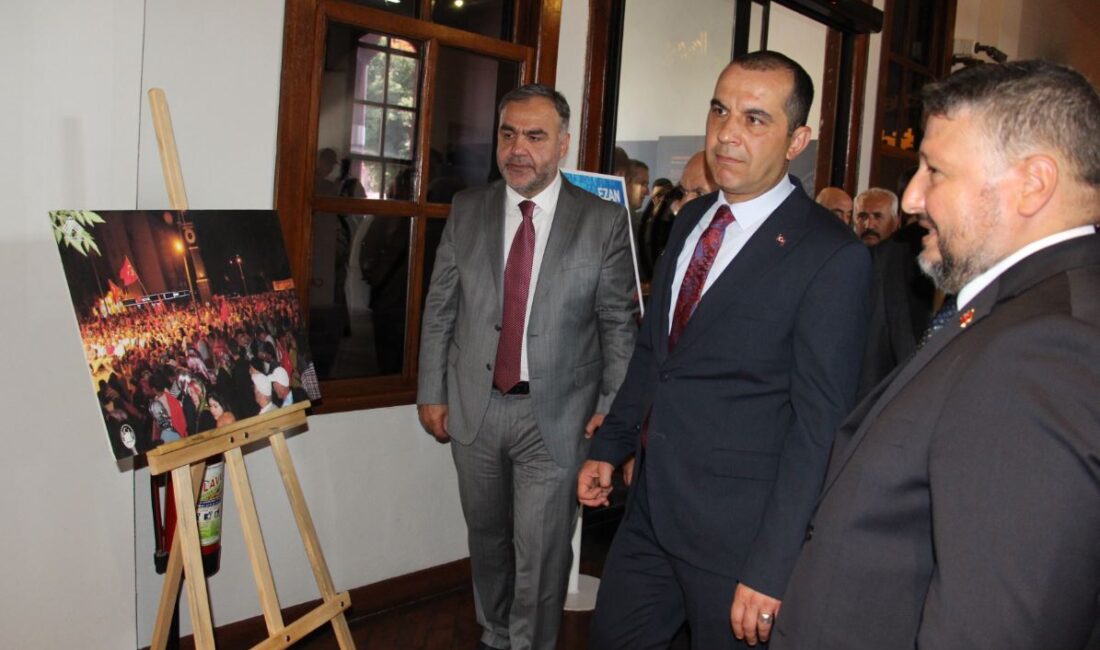 15 Temmuz fotoğrafları sergisi müzede açıldı 15 Temmuz Demokrasi ve Milli Birlik Günü etkinlikleri kapsamında İl