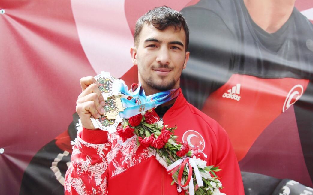 Ramazan Efe Yılmaz Yine Şampiyon İspanya’nın Madrid kentinde düzenlenen Yıldızlar Avrupa Halter Şampiyonası’nda yarışan sporcumuz