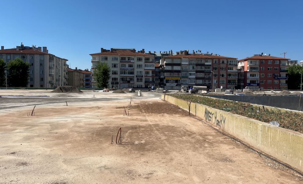 Meydanda çalışmalar yeniden hızlandı Çankırı’da 2023 yılı mayıs ayı başında ilk kazması vurularak yapımına