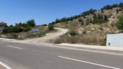 Yeni mezarlık alanına giden bozuk yol ve tabela eksikliği, vatandaşları