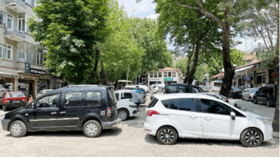 &nbsp; Bir süre önce yıkılan Müflis Tepesindeki  Belediye dükkanları alanının