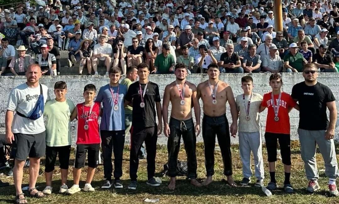 Eldivan Belediyesi Spor Kulübü Sporcuları madalyaları topladı 19 Temmuz Tarihinde Zonguldak Kozlu Dağ köyü yağlı pehlivan güreşlerinde