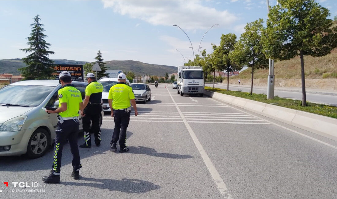 921 araç sürücüsüne 3,3 milyon lira ceza Çankırı’da jandarma ve polis ekiplerince yapılan çalışmalar kapsamında 2918 Sayılı