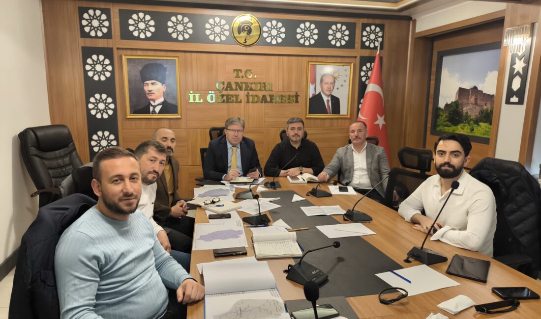Çankırı’nın Atkaracalar ilçesinde Hüyük köyü yolunun yapımıyla ilgili AK Partililerin