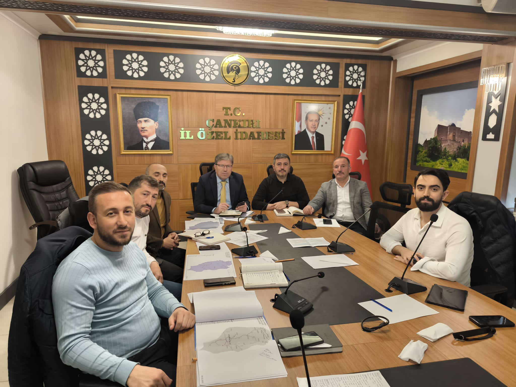 Çankırı’nın Atkaracalar ilçesinde Hüyük köyü yolunun yapımıyla ilgili AK Partililerin