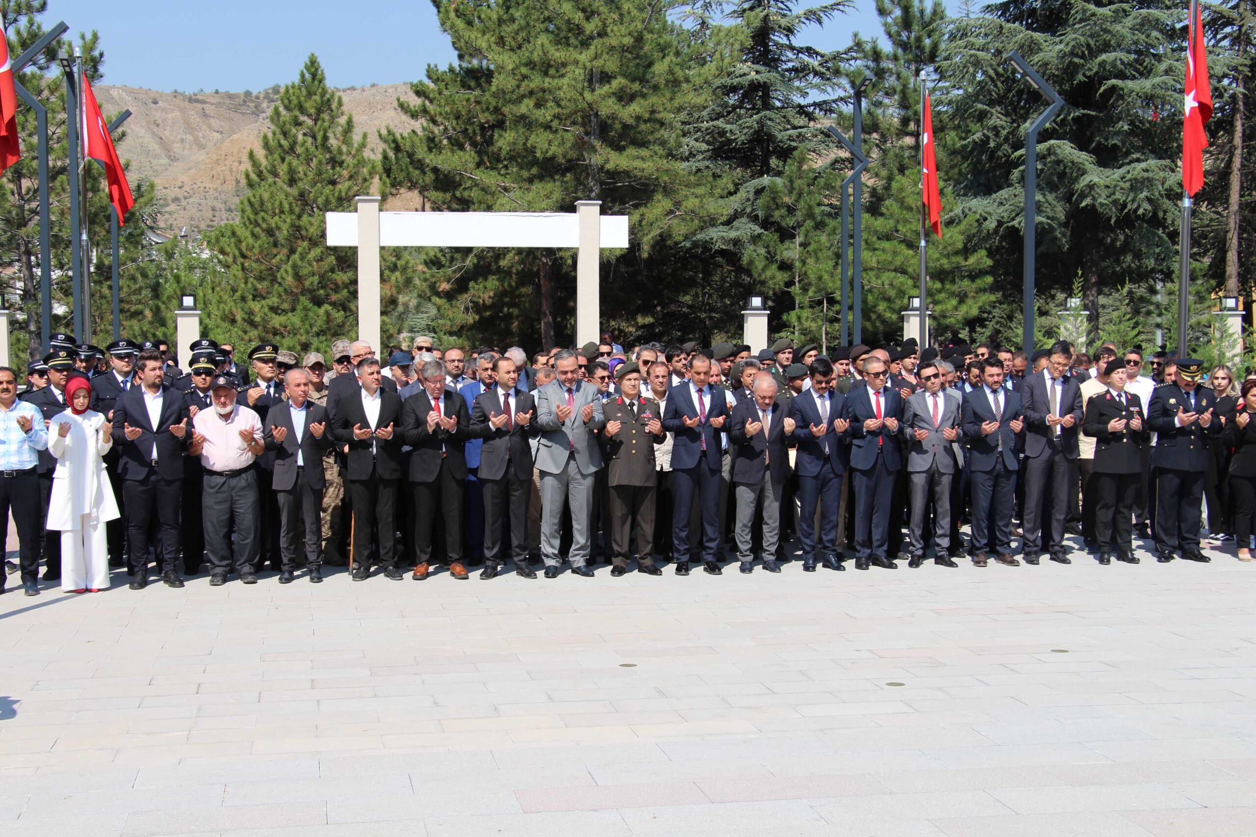 15 Temmuz Demokrasi ve Milli Birlik Günü etkinlikleri kapsamında şehitlikte