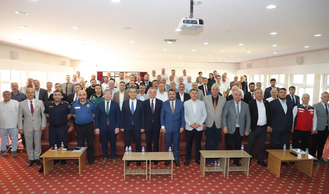 “Sadece ormanlar değil canlılarda telef oluyor” Orta Muhtarlar Toplantısı, Vali M. Fırat Taşolar başkanlığında gerçekleştirildi. Orta