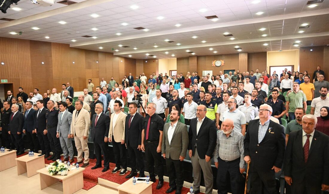 “İnançla Yazılan Bir Destan 30 Ağustos Zafer Bayramı” Paneli Düzenlendi Çankırı Karatekin Üniversitesi Türkiyat Enstitüsü tarafından gerçekleştirilen panele Çankırı Vali